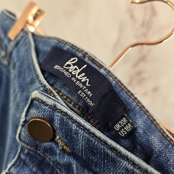 Boden Jeans Women 16 R Cavendish Girlfriend High Rise Embroidered Denim Crop - Picture 3 of 12